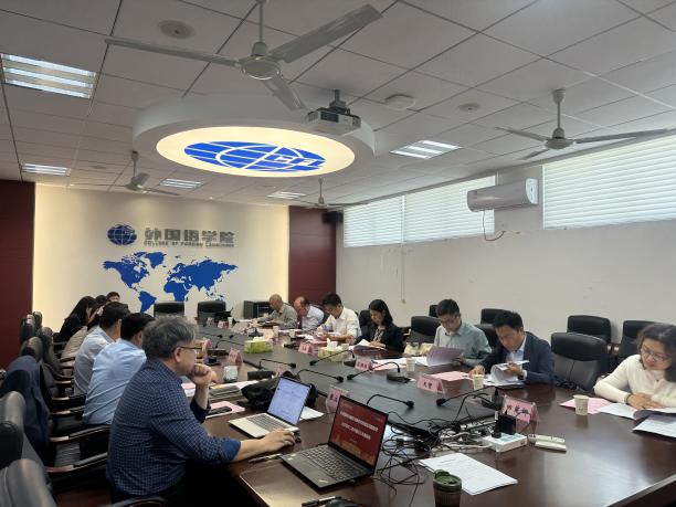 <font style='font-weight:bold;'>外国语学院组织召开区域国别与国际传播研究院建设推进会</font>